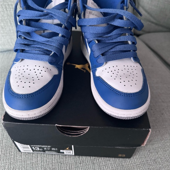 Jordan 1 Retro High OG - Picture 3 of 6